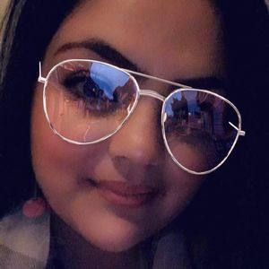 Meet your Posher, Gladys jazmynne